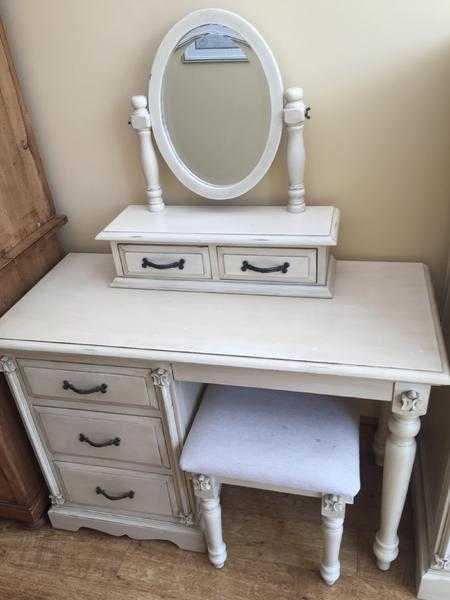 Shabby chic dressing table and chest of drawers