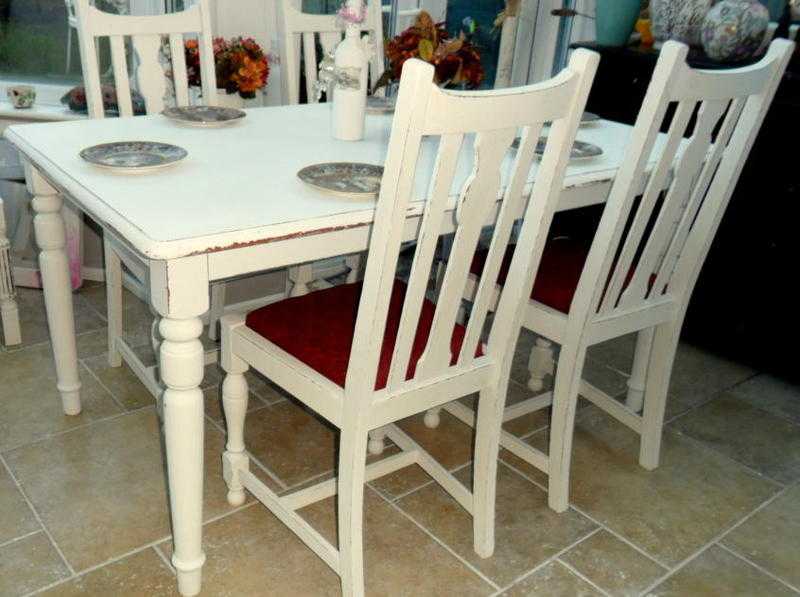 Shabby Chic Farmhouse Pine Table and 4 x Upholstered Chairs