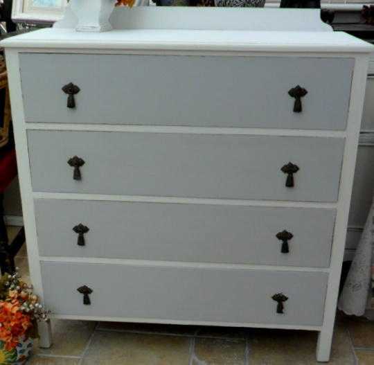 Shabby Chic Vintage Chest of Drawers