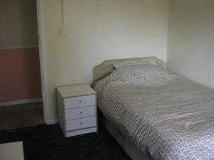 Sharer Required SW19 (South Wimbledon) Room to Let Council Tax and Water Included
