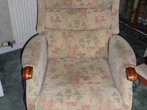 SHERBORNE ELECTRIC RECLINING CHAIR