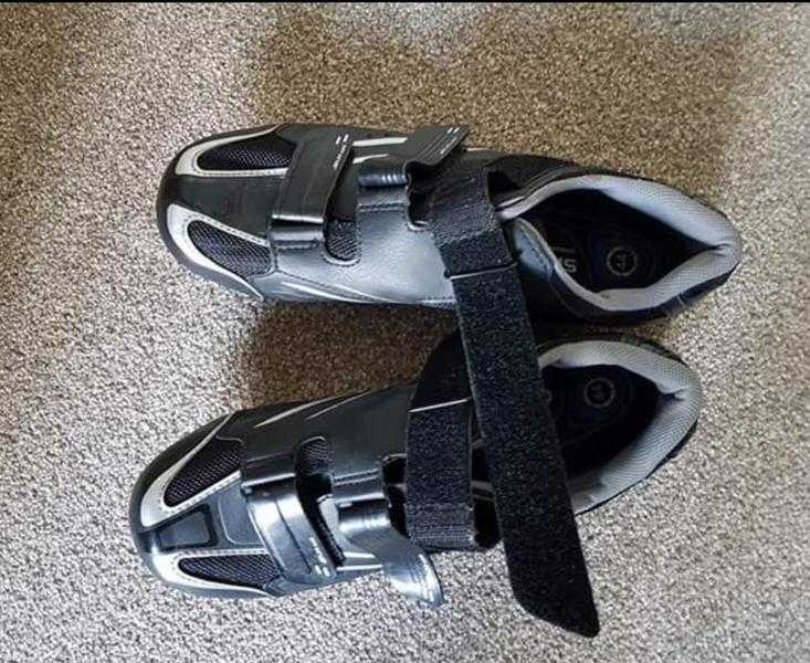 Shimano cycling shoes (size 4410 but more like 428)