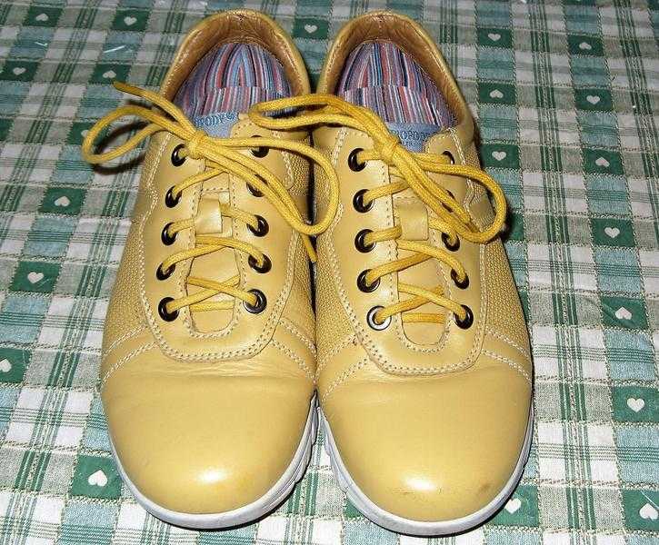 Shuropody Womens shoes size 396 Mustard yellow