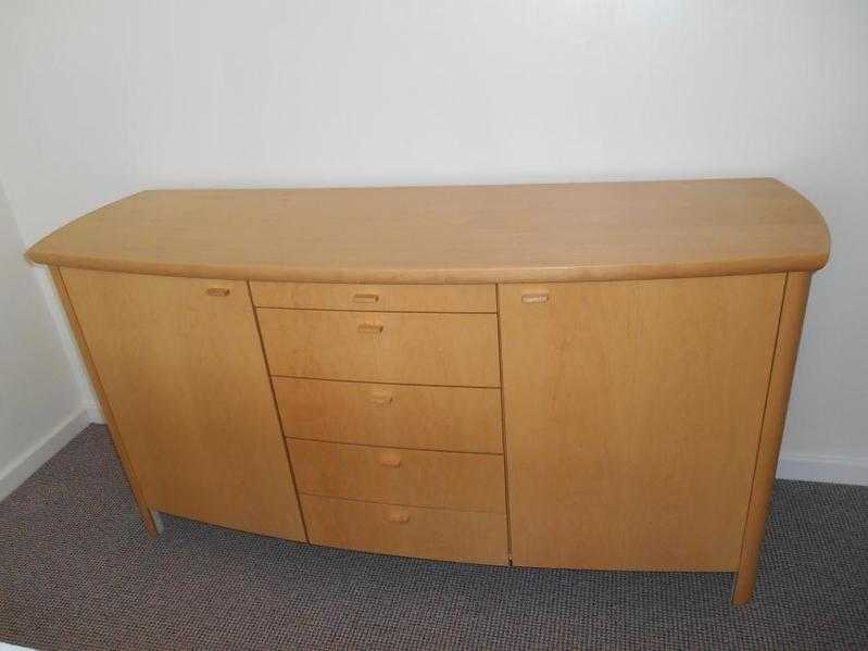 Sideboard, solid maple, bow shape, on four legs.