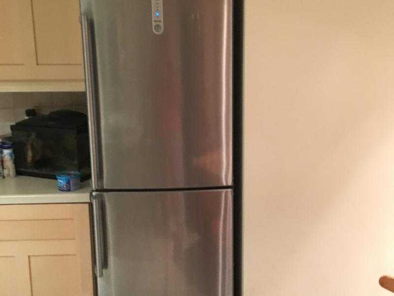 Siemens Fridge Freezer KG39NH90GB