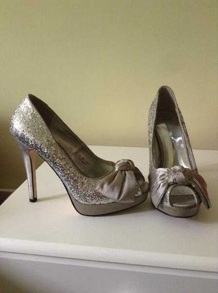 SILVER GLITTERY SHOES