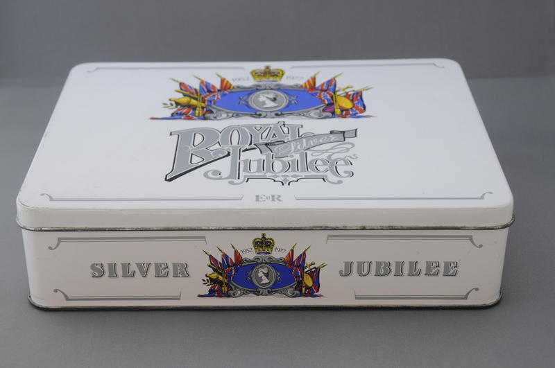 Silver Jubilee Stationery Set In Tin. Unused. 1977 Queen Elizabeth II Commemoration. Good Condition