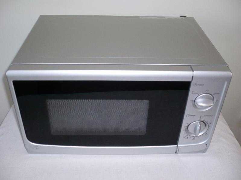 SILVER MANUAL MICROWAVE (PRISTINE)