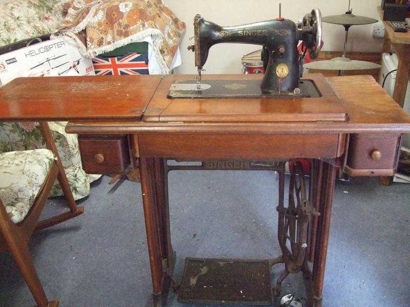 SINGER SEWING MACHINE 15K80