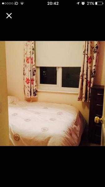 Single and Double Room to let in WD19