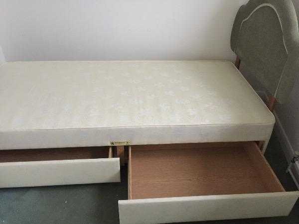 Single bed amp matress