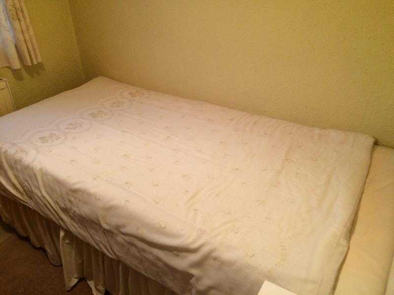 Single Bed (including mattress)