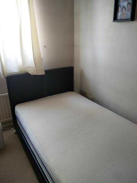 Single bed with 1000 spring mattress