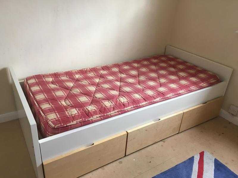 Single bed with 3 huge storage drawers