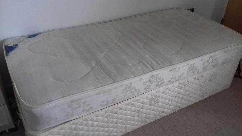 Single bed with mattress