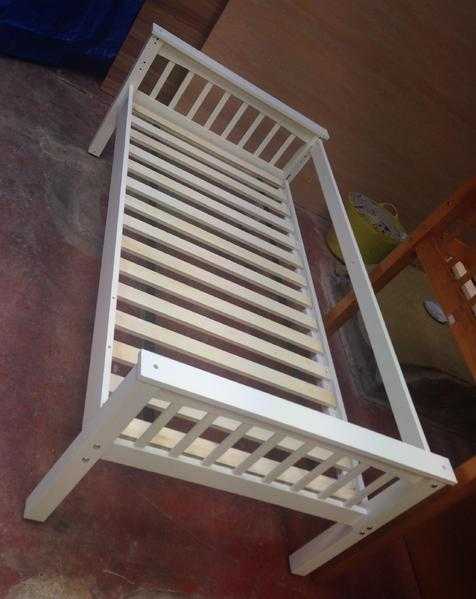 SINGLE BEDFRAME, PINE BED IN WHITE