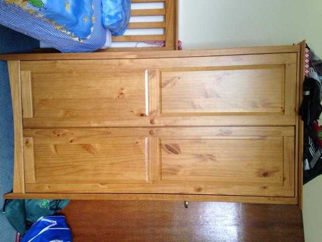Single beds with matresses, 2 drawers chests and a 2 doors wardrobe