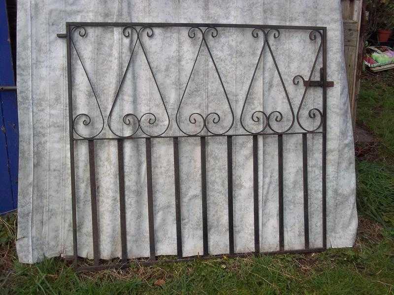 SINGLE BLACK METAL GATE