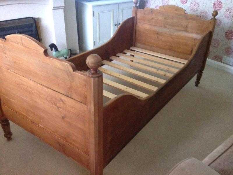 Single children039s sleigh bed