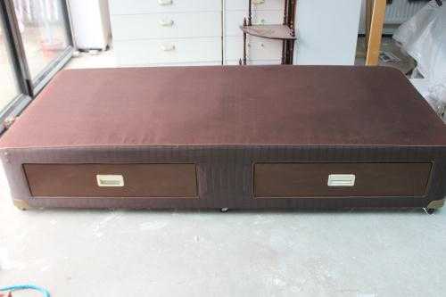 Single duvan bed frame with 2 pull out drawers