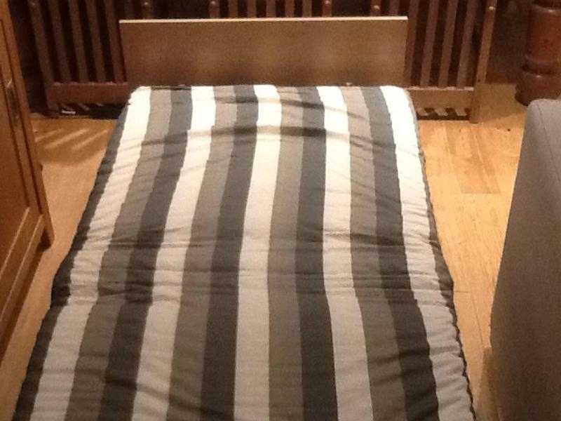 Single folding occasional bed