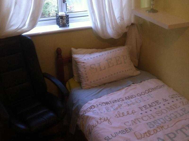 Single furnished Bedroom (450pcm)112pw.(inc bills)short or long stay