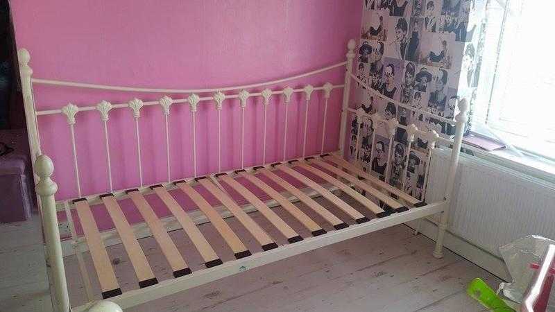 Single girls quotVersaillesquot bed in Ivory metal