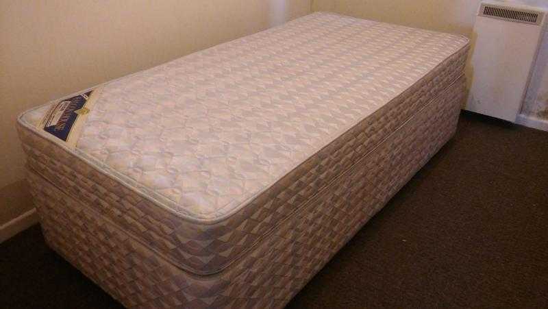 Single mattress and base