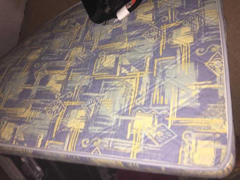 SINGLE MATTRESS GOOD CONDITION FREE TO COLLECTORE