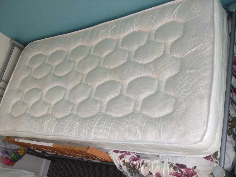 SINGLE MEMORY FOAM MATRESS