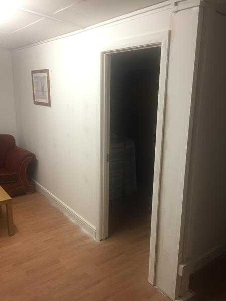 SINGLE ROOM for Rent - Ifield, Crawley - Fully Furnished - Next to Train Station