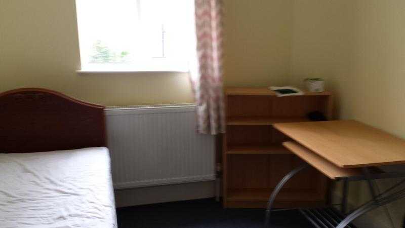 single room in GCH quiet non-smoking house, Hanover area