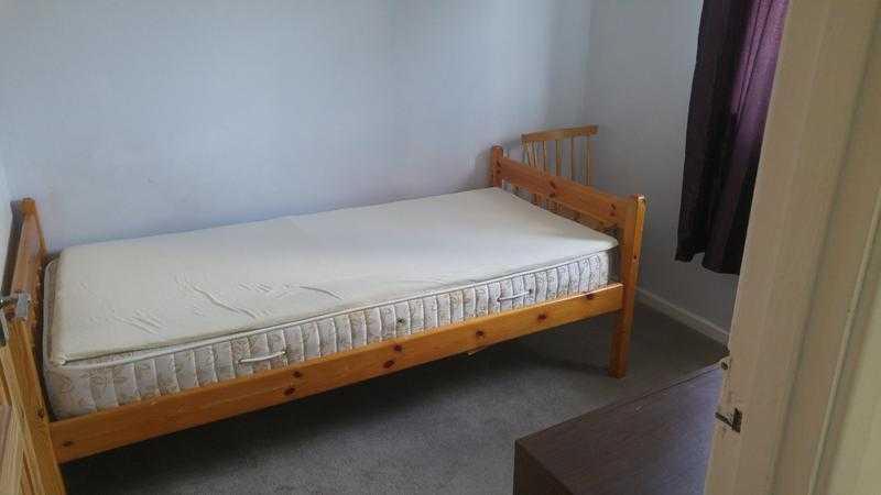 Single room in shared house with clean, tidy, friendly housemates