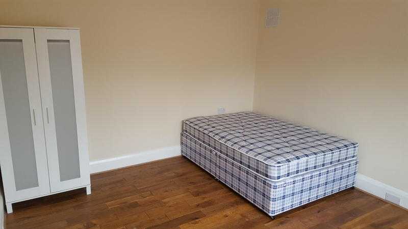 SINGLEDOUBLE ROOMS AVAILABLE NOW