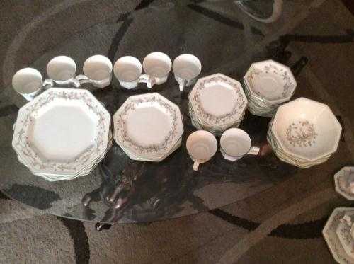 Six Piece Dinner Set with Spares