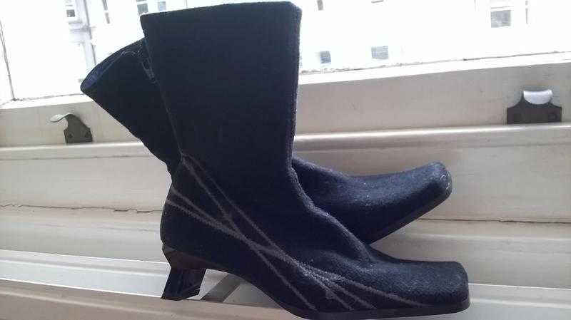 Size 4 Italian ladies ankle boots