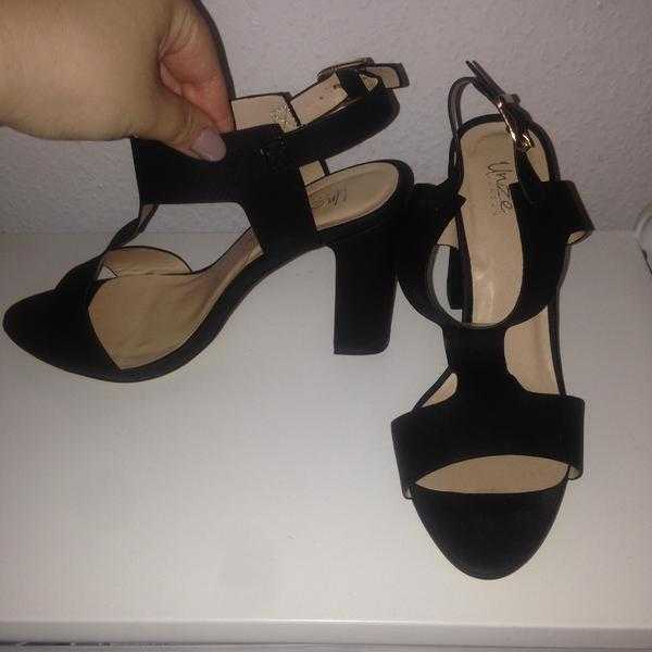 Size 5 black T-Bar Block Heels