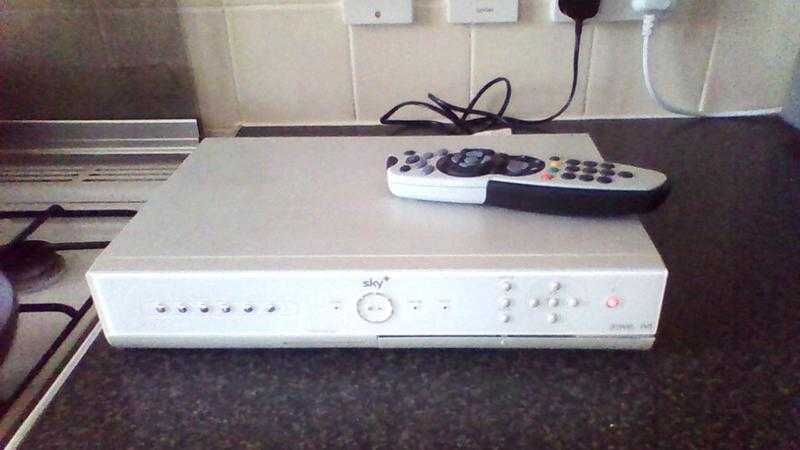 SKYBOX AND REMOTE CONTROL EXCELLENT CONDITION AND MORE LOOK