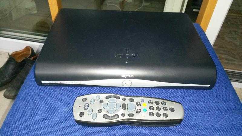 SKYPLUS HD WITH REMOTE.