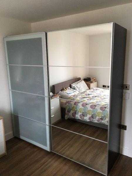 Slidding spacious wardrobe in brilliant conditions