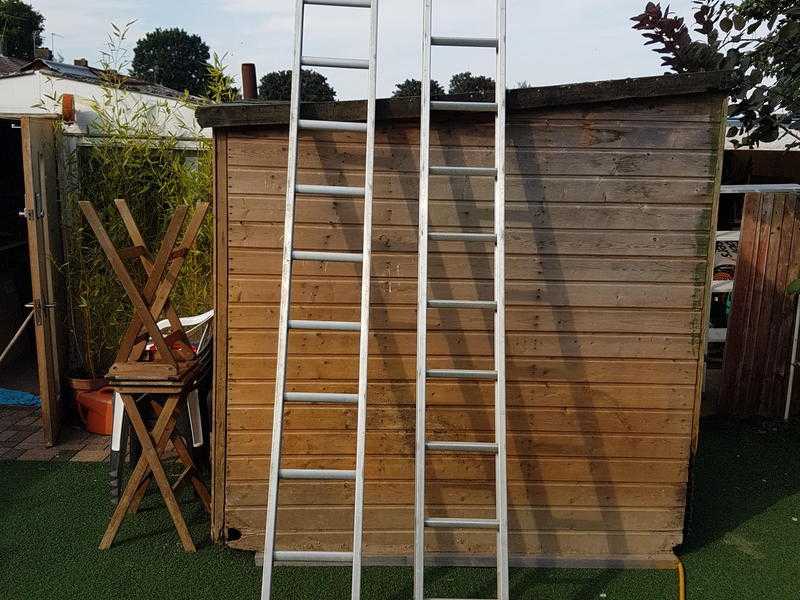 Sliding aluminium ladder