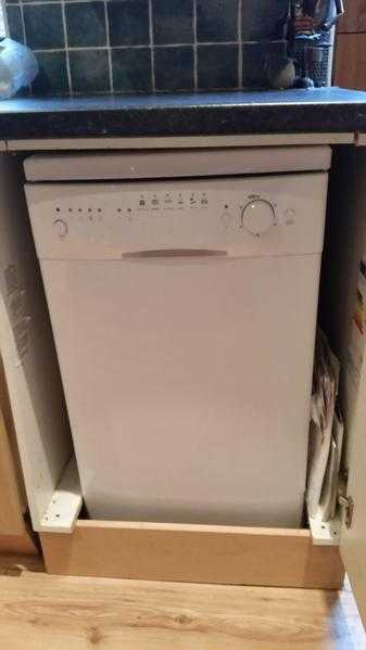 Slimline dishwasher