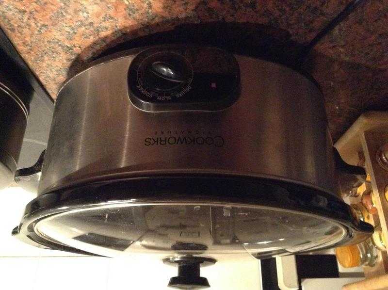 Slow cooker