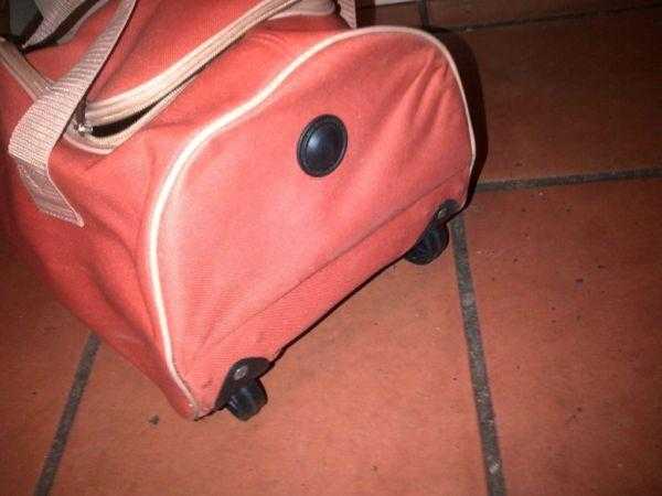 small adult  childs orange holdall travel pull along overnight bag luggage trolley case from France