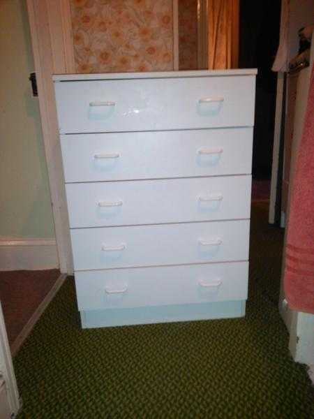 SMALL CHEST OF DRAWERS