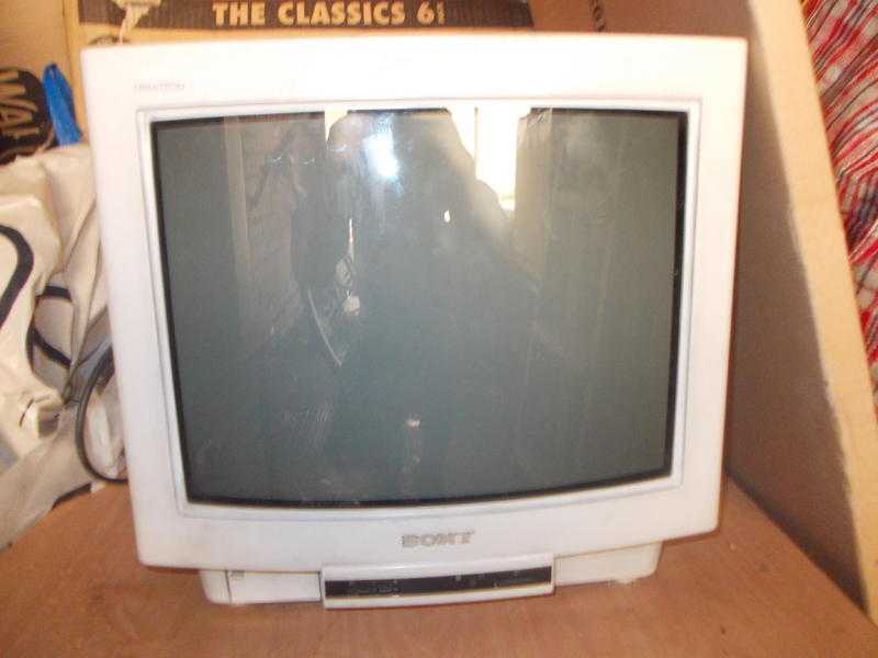 SMALL COLOUR TELEVISION