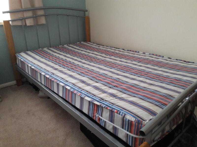 Small double bed (3ft10)