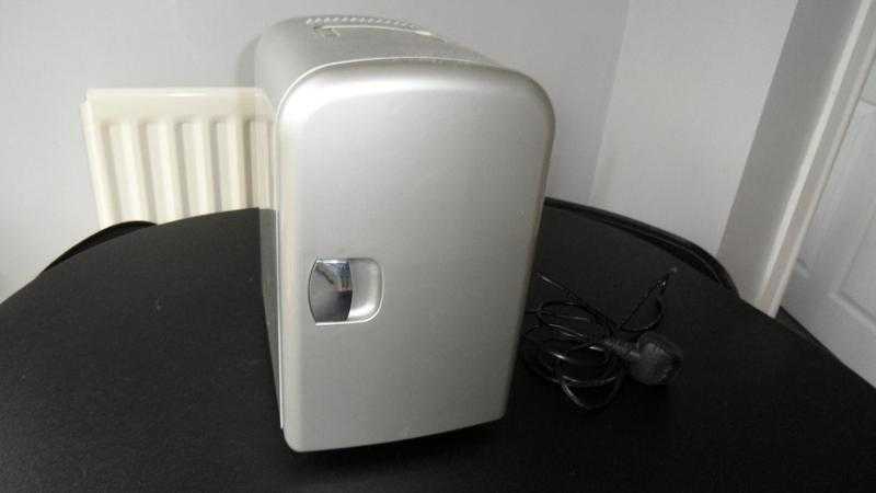 Small Portable mains or 12 volt FridgeHeater