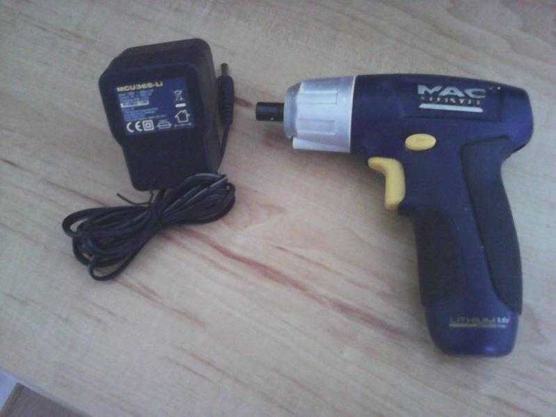 SMALL POWER SCREWDRIVER SET.