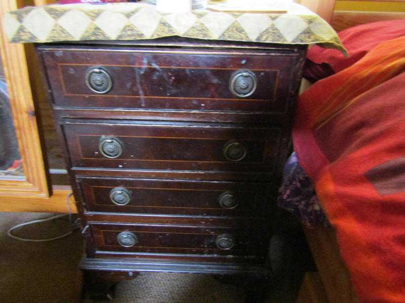 SMALL SET OF 4 DRAWERS IN HARDWOOD